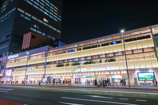 新宿駅周辺のパウダールーム8選！着替え可やコンセント付もご紹介
