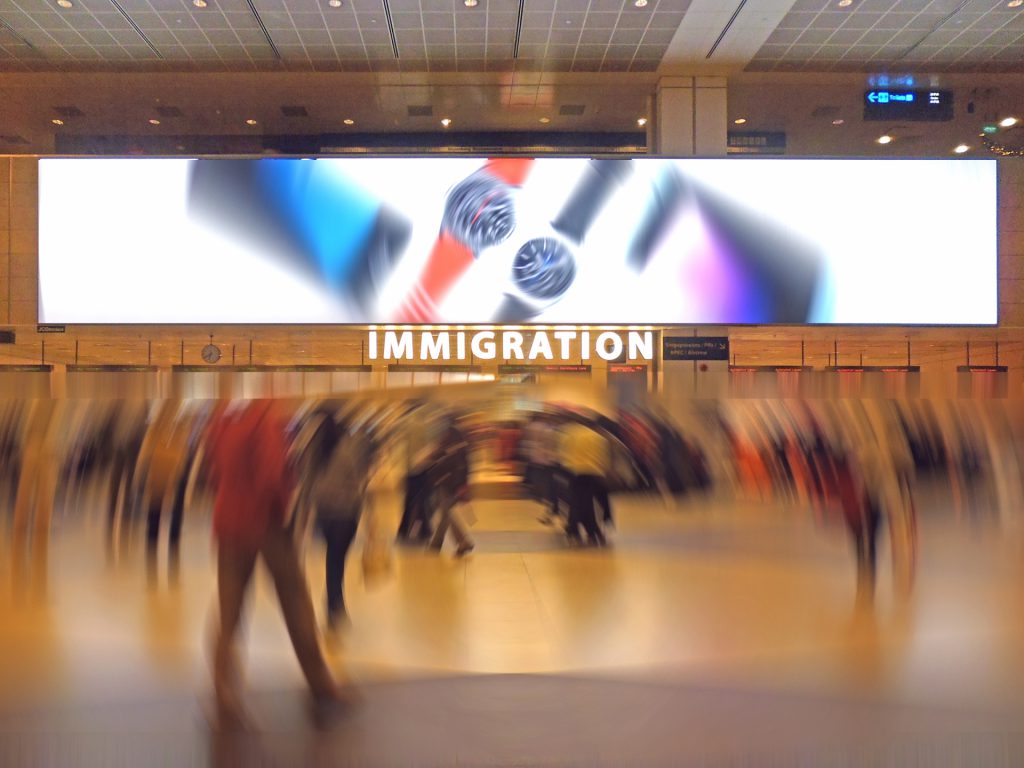 入国審査に必要な英語表現 初心者でも安心の必須フレーズを解説 Bthacks 仕事の成功をアシストするビジネスパーソン向けメディアサイト