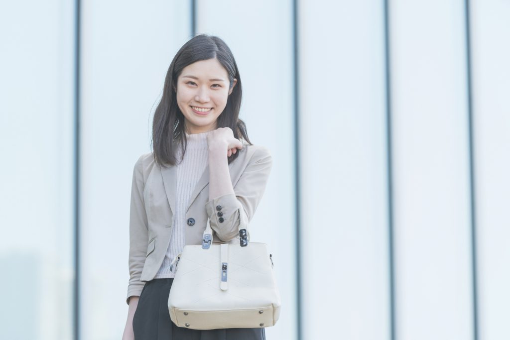出張中の服装はどう選ぶ レディースコーデと便利アイテムを紹介 Bthacks 出張の価値を変える ビジネストラベル攻略サイト